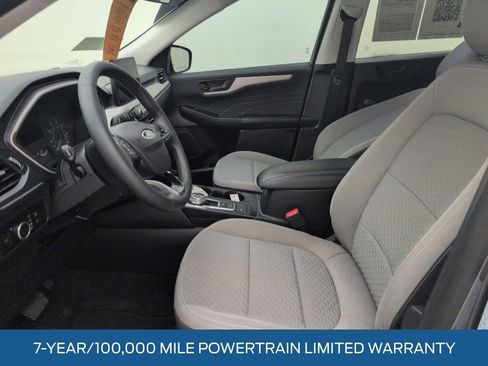 Used 2022 Ford Escape SE w/ SE Sport Appearance Package image 4