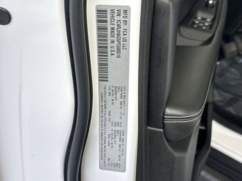Used 2023 Jeep Grand Cherokee Altitude AWD/4WD image 28