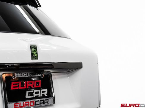 Used 2020 Rolls-Royce Cullinan Black Badge image 19