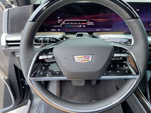Used 2025 Cadillac Escalade Premium Luxury AWD/4WD image 16
