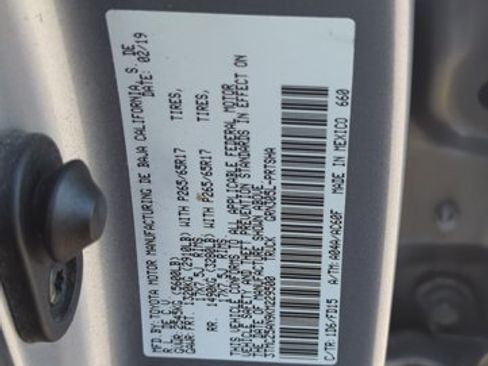 Used 2019 Toyota Tacoma TRD Sport AWD/4WD image 26