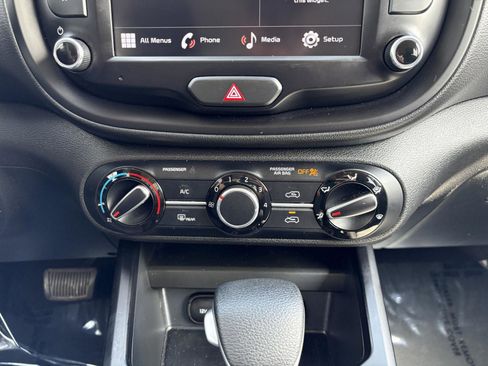 Used 2022 Kia Soul LX FWD image 14