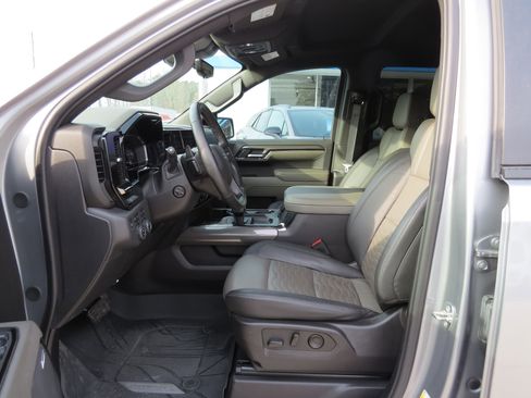 Used 2024 Chevrolet Silverado 1500 ZR2 w/ Technology Package image 16