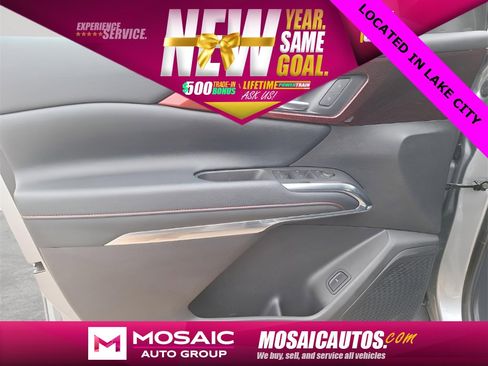 Used 2025 Chevrolet Traverse Z71 image 19