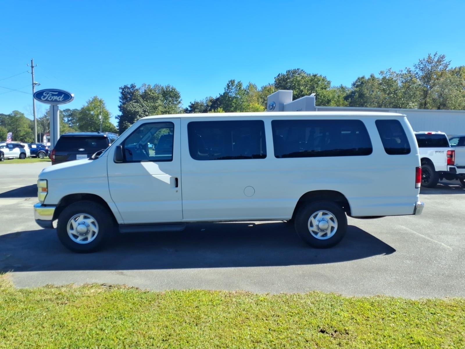 Used 2011 Ford E-350 and Econoline 350 XLT RWD image 5