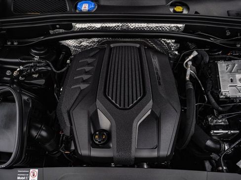Certified 2026 Porsche Macan AWD/4WD image 29