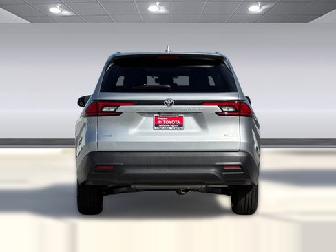 New 2026 Toyota Grand Highlander LE image 8