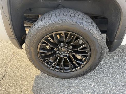 Used 2025 GMC Sierra 1500 AT4 w/ Technology Package image 9