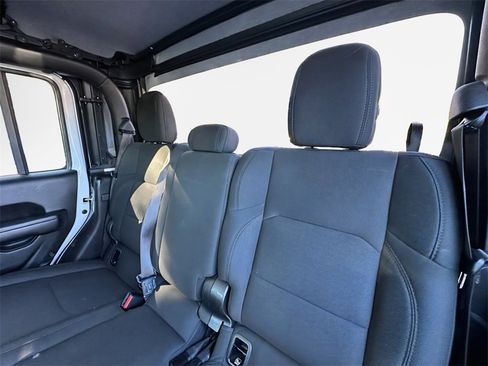 Certified 2021 Jeep Gladiator Willys image 19