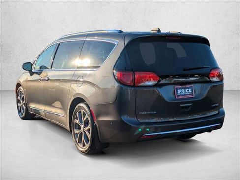 Used 2017 Chrysler Pacifica Limited w/ UConnect Theater Package image 8