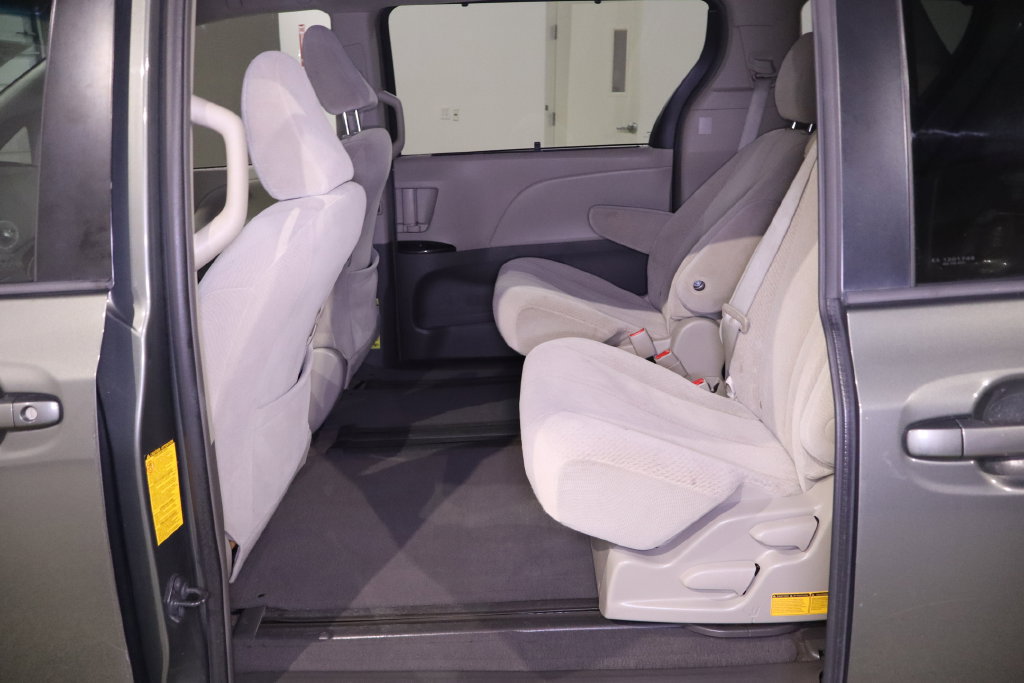 Used 2012 Toyota Sienna LE FWD image 26