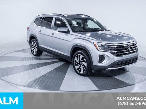 Used 2025 Volkswagen Atlas SE image 14