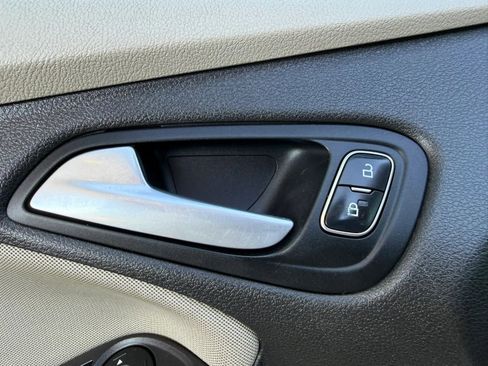 Used 2015 Ford Focus SE w/ SE Sport Package FWD image 37