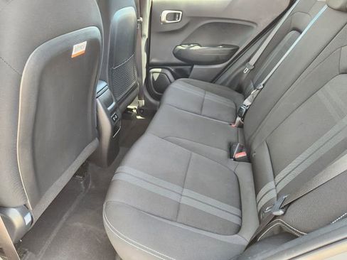 Used 2025 Hyundai Venue SEL image 30