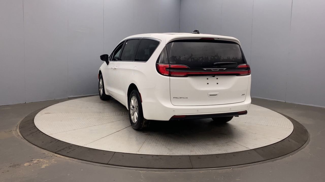 New 2027 Chrysler Pacifica Select w/ Family Tech Group AWD/4WD image 3