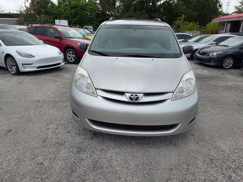 Used 2009 Toyota Sienna LE image 2