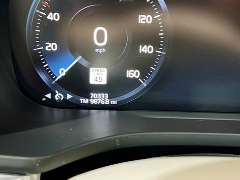 Used 2021 Volvo XC60 T5 Momentum w/ Protection Package Premier image 6