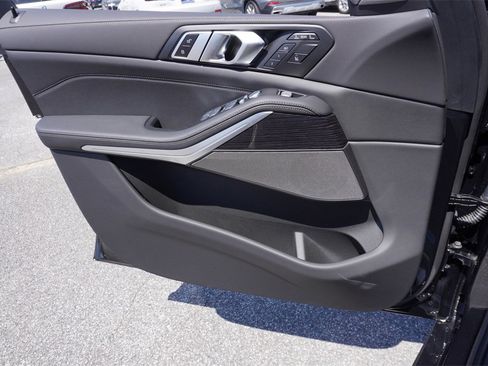 New 2025 BMW X7 xDrive40i w/ M Sport Package image 15