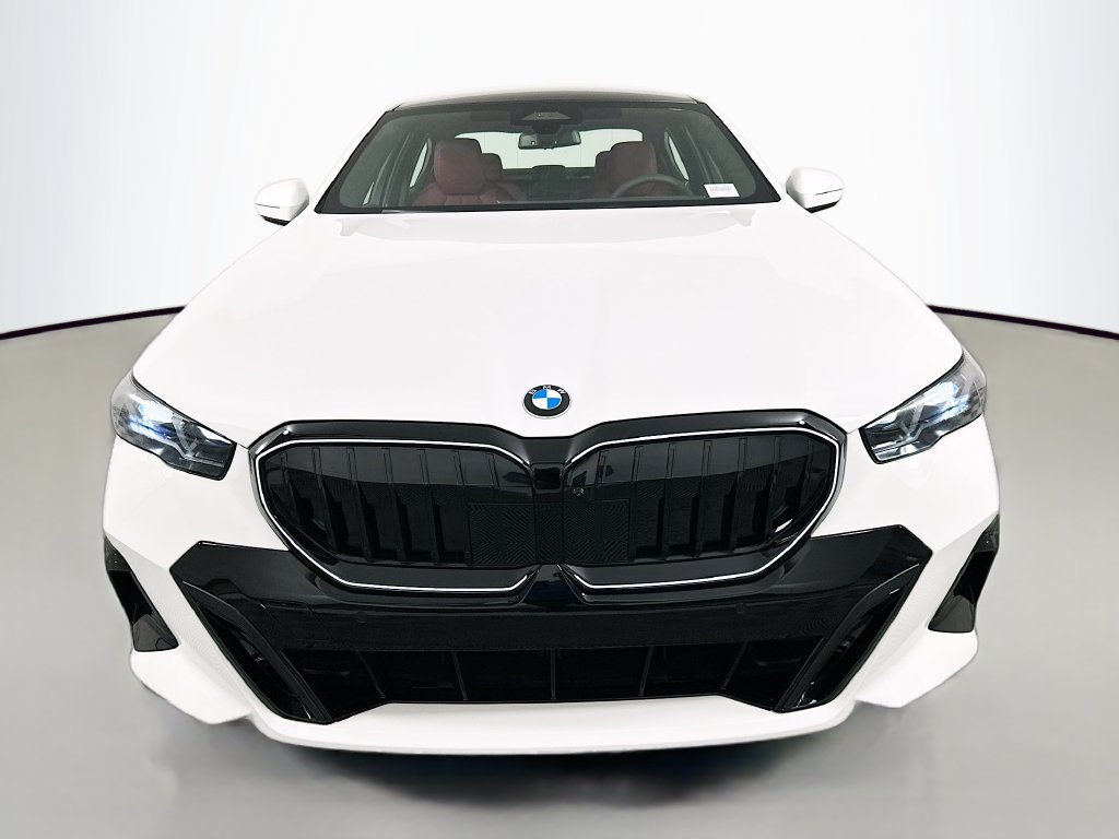 Used 2027 BMW 530i w/ M Sport Package RWD image 2