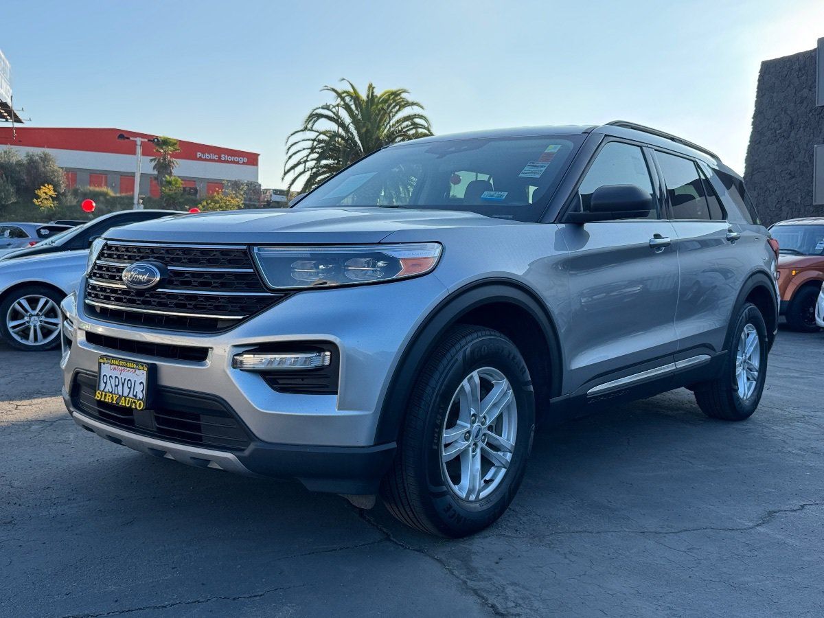 Used 2023 Ford Explorer XLT w/ Equipment Group 202A AWD/4WD image 3