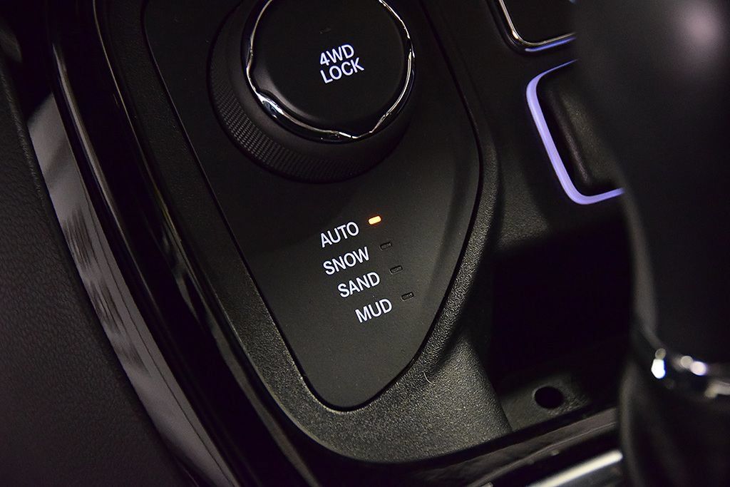 Used 2018 Jeep Compass Limited w/ Navigation Group AWD/4WD image 27
