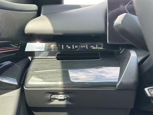 New 2025 BMW 530i w/ Premium Package image 25