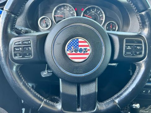 Used 2015 Jeep Wrangler Unlimited Rubicon w/ Connectivity Group AWD/4WD image 23