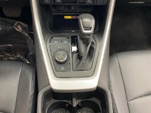 Used 2022 Toyota RAV4 XLE Premium AWD/4WD image 16