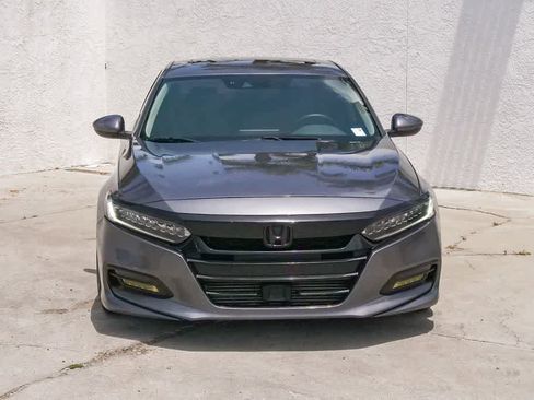 Used 2018 Honda Accord Touring image 2