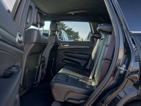 Used 2019 Jeep Grand Cherokee Limited image 24