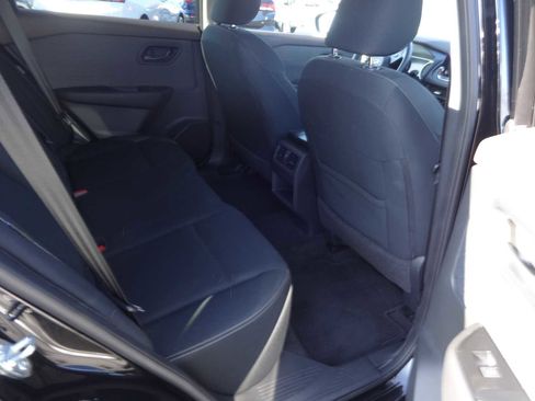 Used 2023 Nissan Rogue S image 12