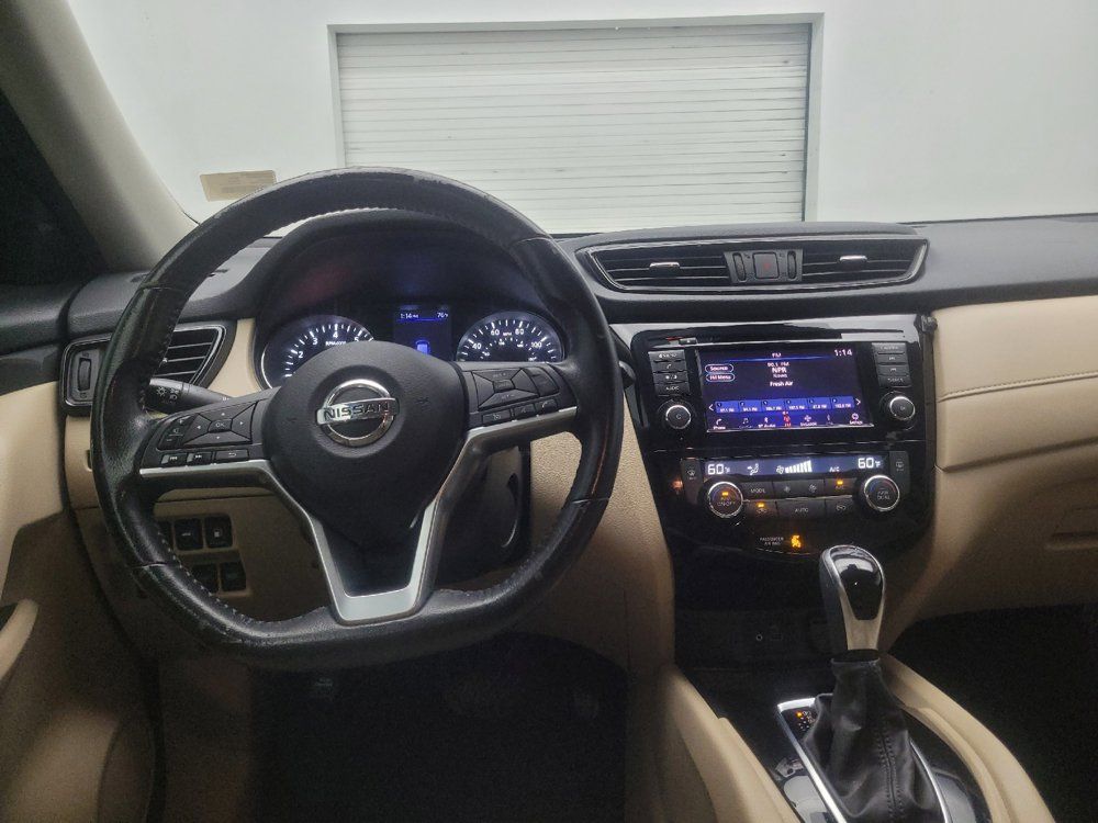 Used 2020 Nissan Rogue SV FWD image 22