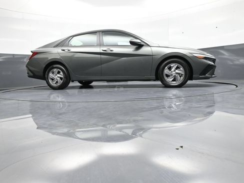 Certified 2025 Hyundai Elantra SE FWD image 27
