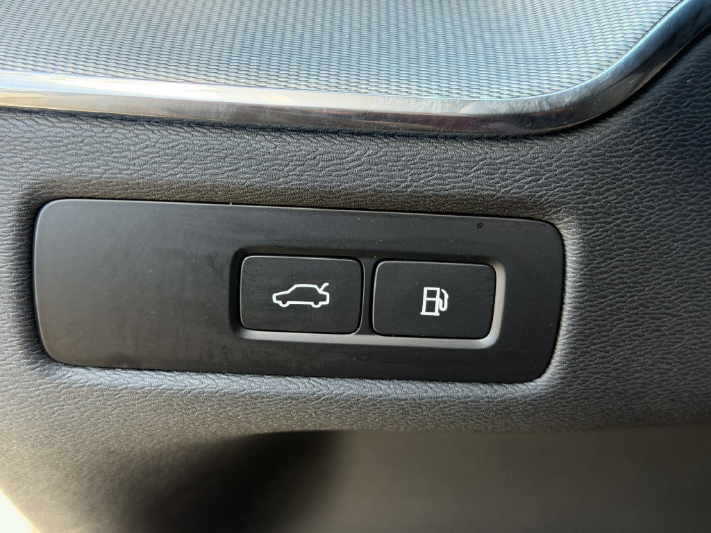 Certified 2024 Volvo XC60 T8 Polestar AWD/4WD image 41