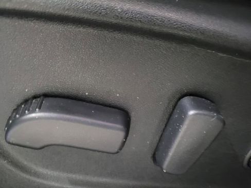 Used 2017 Nissan Rogue SV image 31