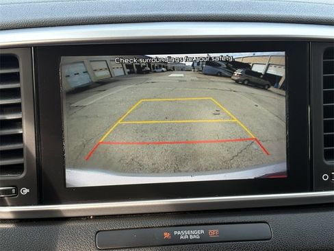 Used 2020 Kia Sportage LX image 18