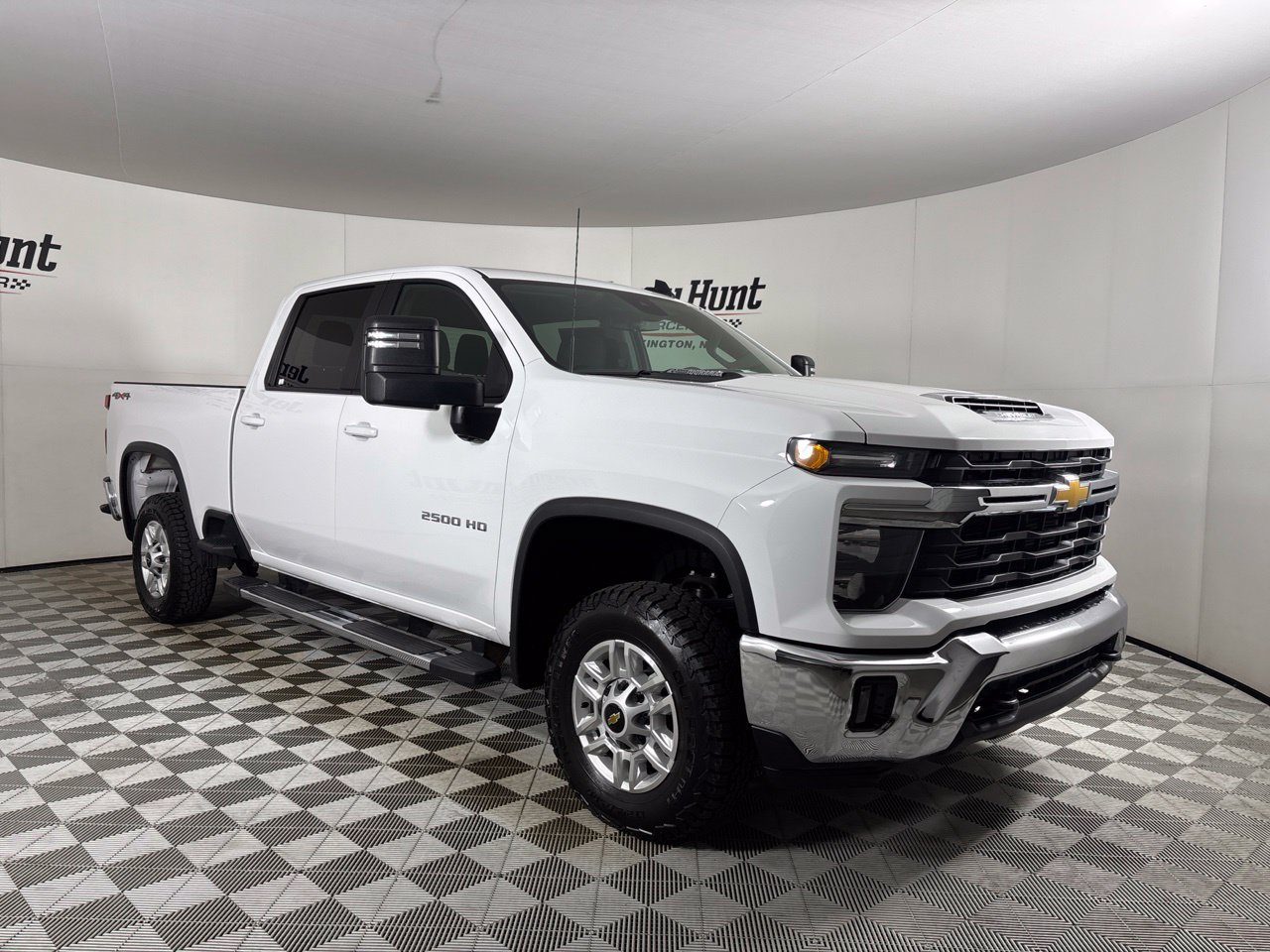 Used 2025 Chevrolet Silverado 2500 LT w/ Convenience Package AWD/4WD image 3