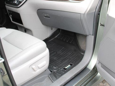 Used 2020 Toyota Sienna XLE w/ XLE Navigation Package image 40