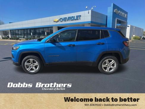 Used 2023 Jeep Compass Sport image 2