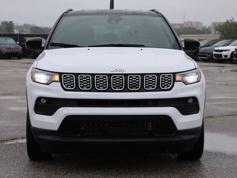 Used 2025 Jeep Compass Limited AWD/4WD image 2