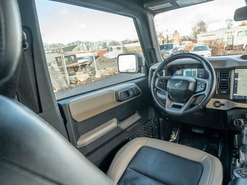 Used 2022 Ford Bronco Wildtrak image 18