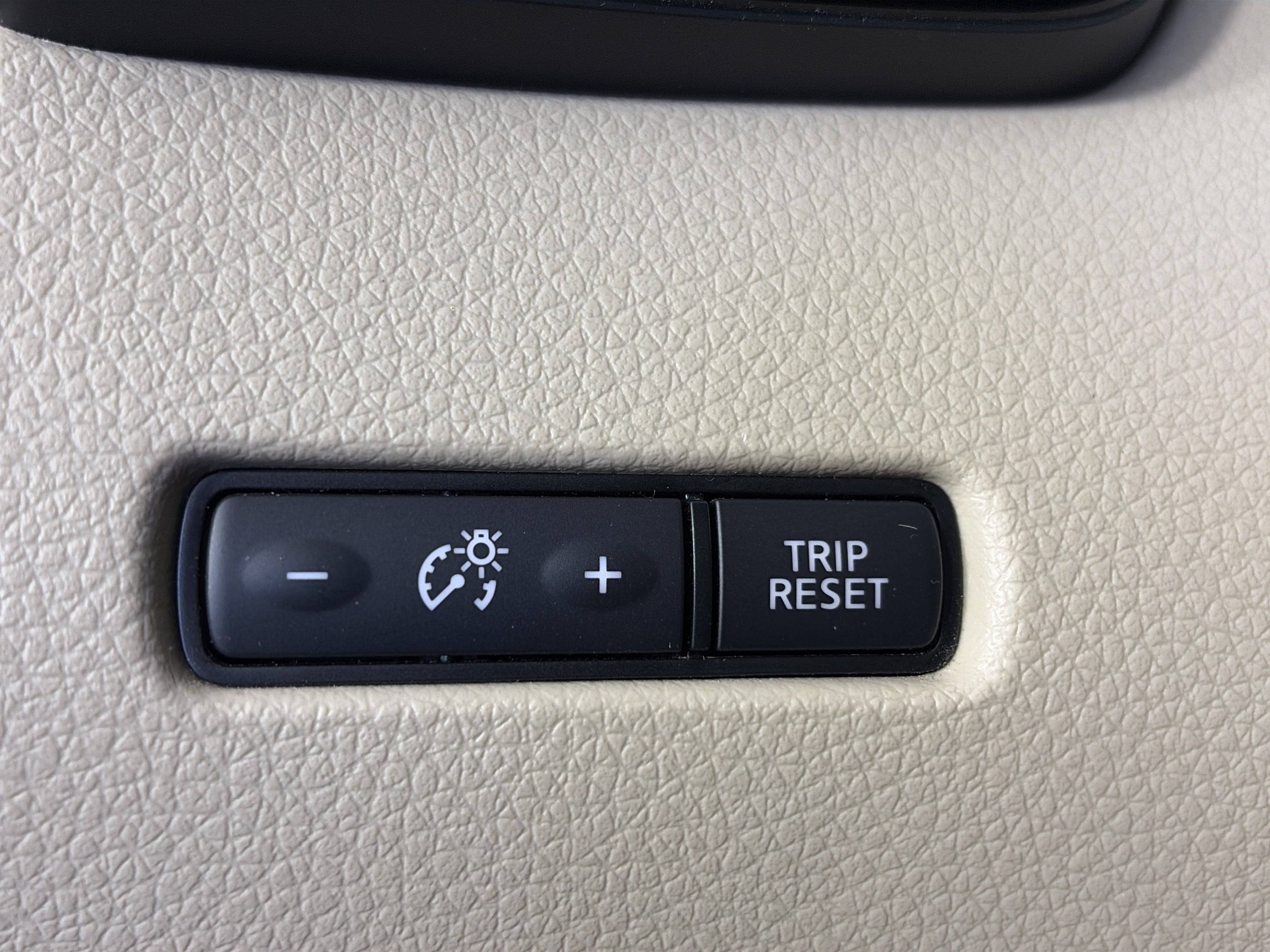 Used 2018 Nissan Rogue SV FWD image 33