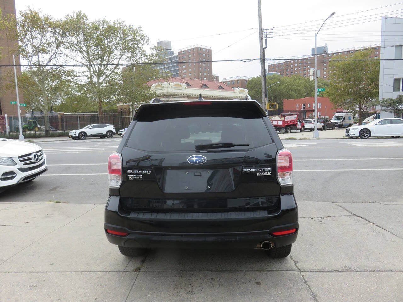 Used 2017 Subaru Forester 2.5i Limited AWD/4WD image 8