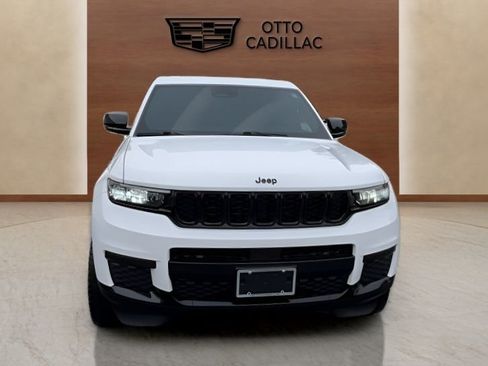 Used 2022 Jeep Grand Cherokee L Laredo image 8