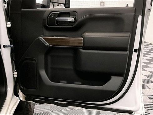 Used 2020 Chevrolet Silverado 2500 LT w/ Convenience Package image 18