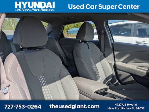Used 2023 Hyundai Elantra SEL w/ Convenience Package image 7