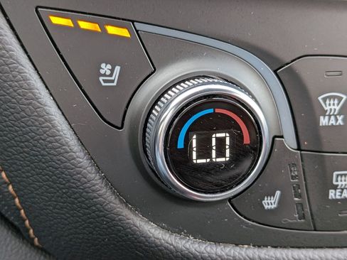 Used 2021 Chevrolet Equinox Premier image 28