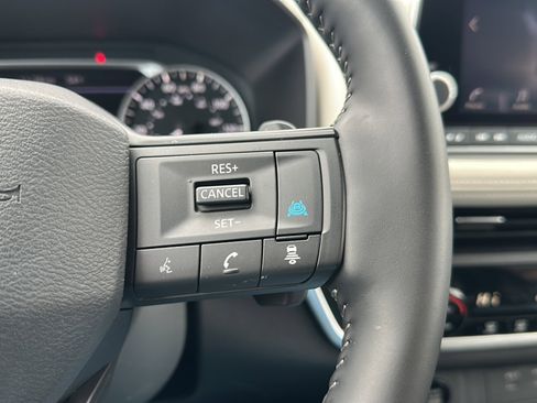 Certified 2025 Nissan Rogue SV image 28