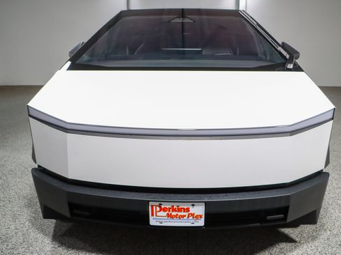 Used 2024 Tesla Cybertruck AWD Crew Cab image 4