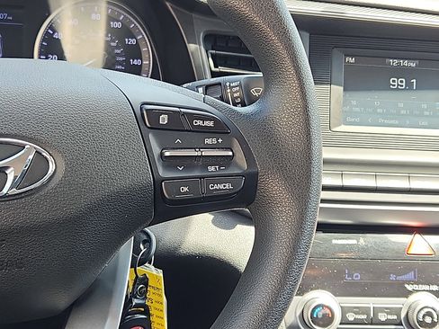 Used 2020 Hyundai Elantra SE w/ Cargo Package (C1) image 16